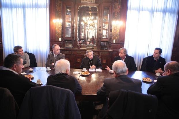 “Un gabinete muy porteño”: Queja de Aguer junto a dirigentes locales