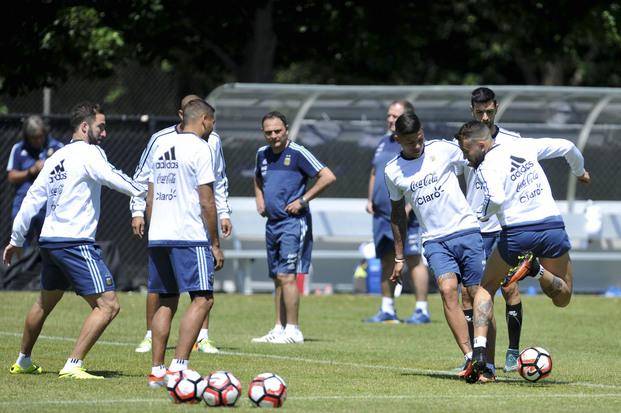 El duelo de las diferencias: la Selección de los 528 millones contra una de 8