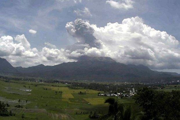 El volcán Bulusan arroja columna de ceniza de 2.000 metros de altura