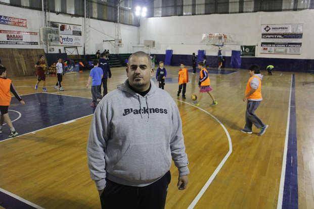 “Vienen con amigos y se asocian”