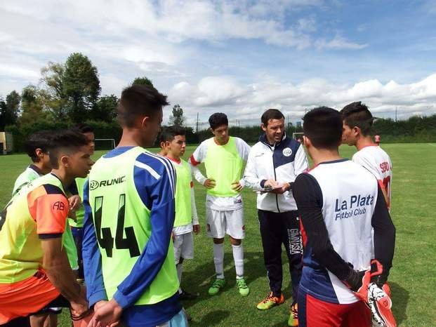 Yllana busca jugadores afuera