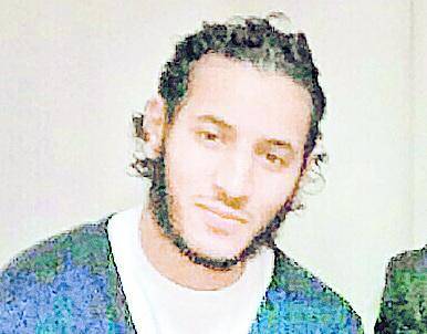Un yihadista francés mató a dos policías cerca de París