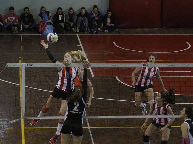 Estudiantes hizo “clink caja”