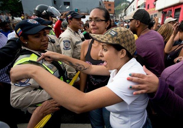 Protesta, saqueos y un muerto en Venezuela