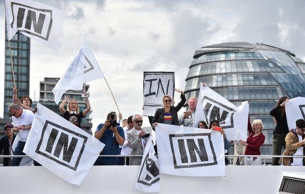 Londres amenaza con más recortes e impuestos si deja la Unión Europea