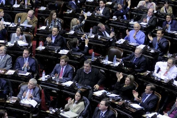 También se aprobó que la UIF pase al ministerio de Economía