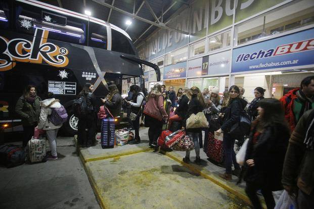 Fin de semana XL: comenzó el éxodo y hay expectativa en los principales destinos del país