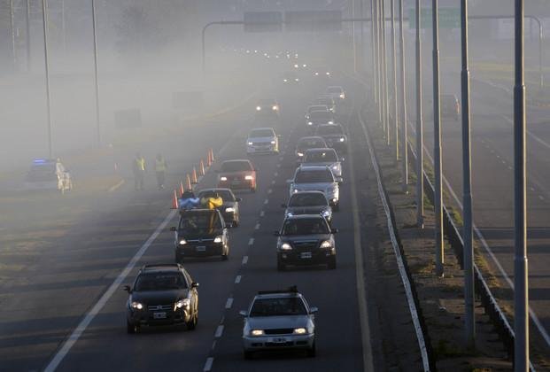 Alertan por neblina y tránsito congestionado en la Autovía 2
