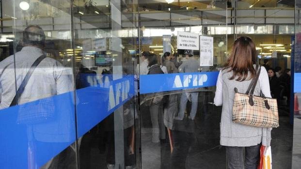 La AFIP habilitó el tramite para la devolución de retenciones por compra de dólares en 2015
