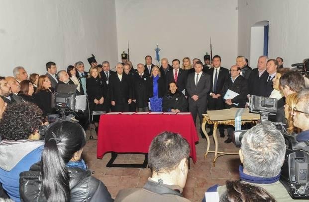 Acuerdo multitudinario contra la corrupción