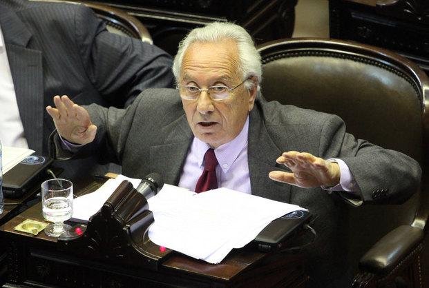 "Si la Iglesia pudo resistir a curas pedófilos, por qué no vamos a resistir a un par de corruptos"