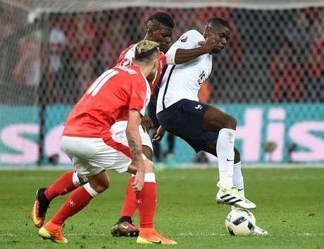 El empate dejó primero a Francia y clasificó a Suiza