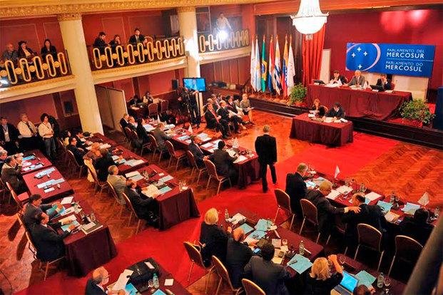 El bloque del FpV en el Parlasur apartó a José López