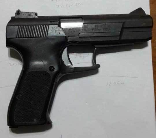 Cayó un acusado     de amenazar a    la mujer delante     de sus dos hijas