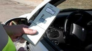 Fuera de control: quiso escapar del test 
de alcoholemia y atropelló a dos policías