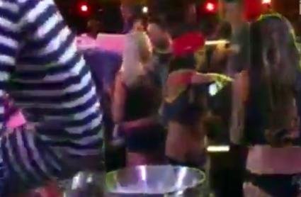 Fiesta, baños de champagne y chicas en el festejo de los Cavaliers