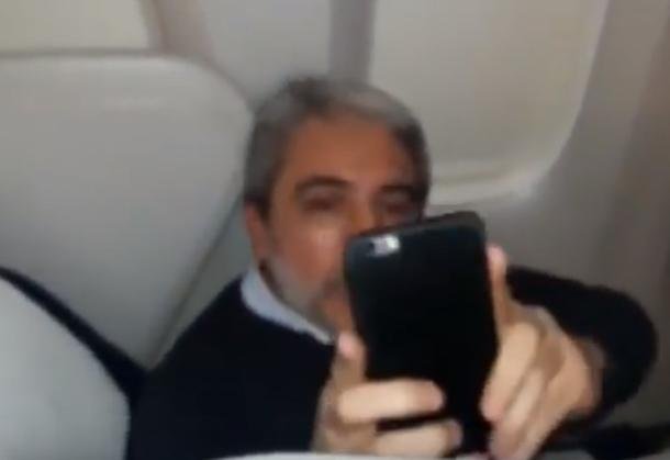 Increparon a Aníbal Fernández en su vuelo en primera a Londres