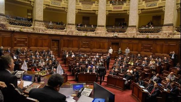 Rechazan la expulsión de José López del Parlasur
