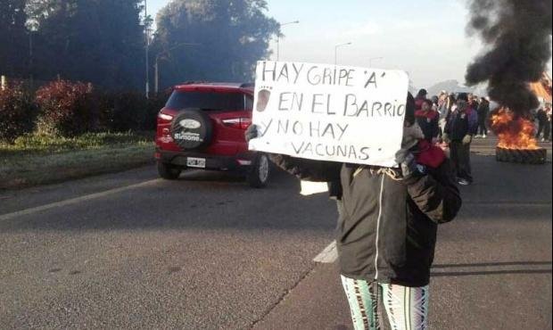 El Peligro: cortaron la ruta 2 para reclamar por la atención sanitaria