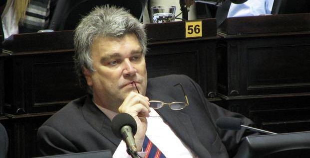 Diputado del FAP denunció que desconocidos entraron a sus oficinas