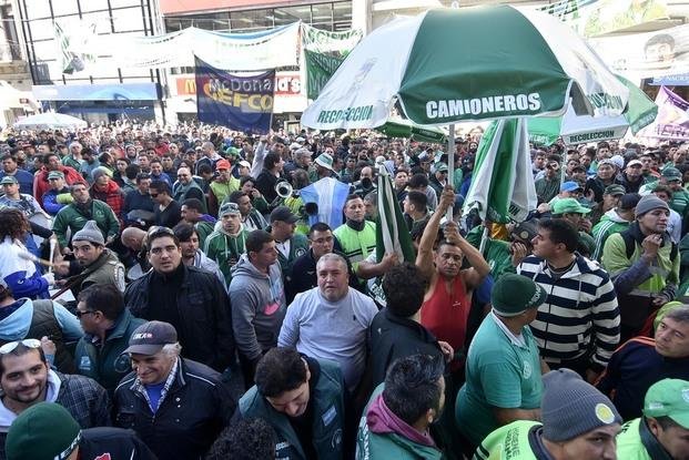 Camioneros empiezan con serie de paros sorpresivos