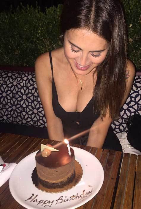 Cumpleaños en Nueva York: Silvina Luna levantó
suspiros en su momento más emotivo