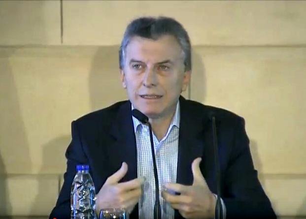 Macri fue dado de alta tras operación de rodilla