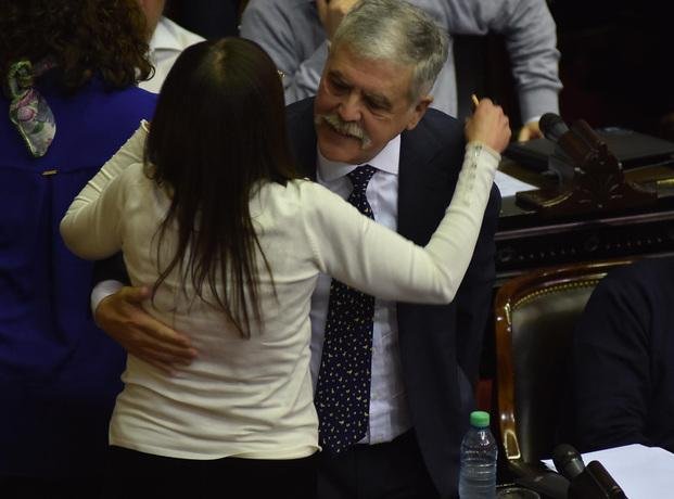 “No he sido ni soy cajero de nadie”