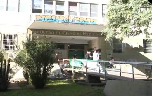 Video: polémica por los bochazos en Medicina