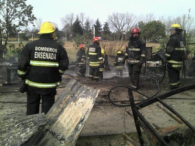 Seis familias perdieron todo al arder cuatro casillas en El Dique
