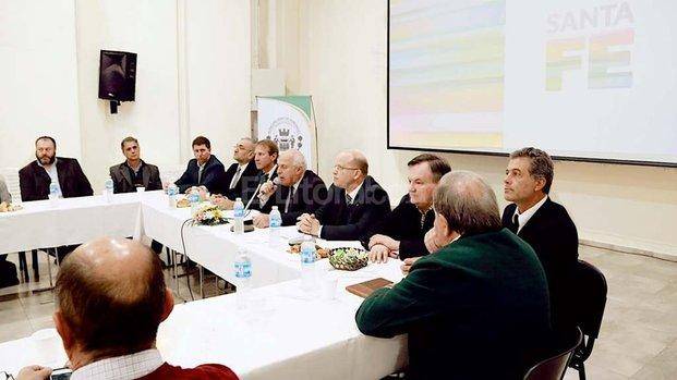 Lifschitz prometió a tamberos "insistirle"  a Macri por ayuda al sector lácteo