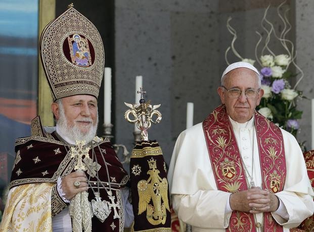 Al cerrar visita a Armenia, Francisco 
rezó "por la unión de los cristianos"
