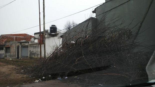 En Los Hornos se quejan por el pésimo 
estado de una calle: "Quedó fuera del mapa"