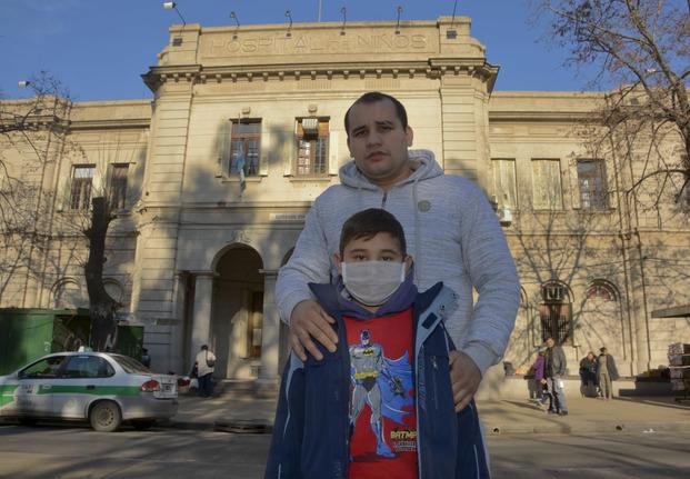 Un nene platense recibió con éxito riñón que le donó su papá
