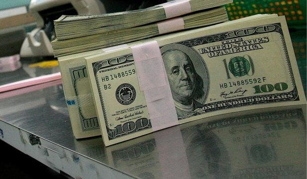 El dólar imparable: subió otros 35 centavos y cerró a $ 15,45