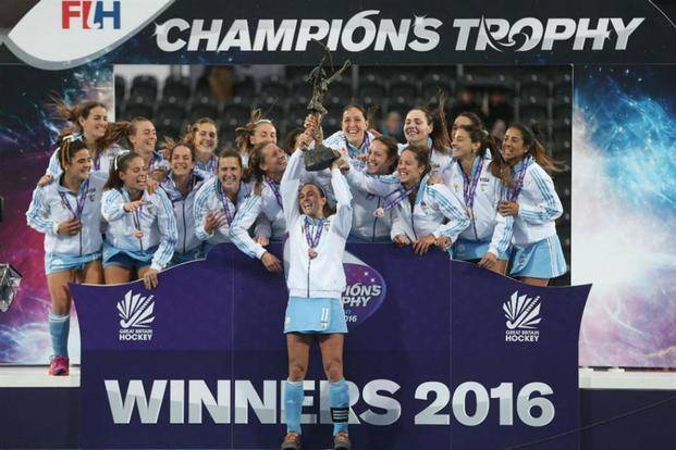 Las Leonas llegaron al país luego de gaanr el Champions Trophy