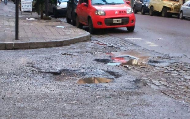 Crecen los reclamos por la proliferación de baches
