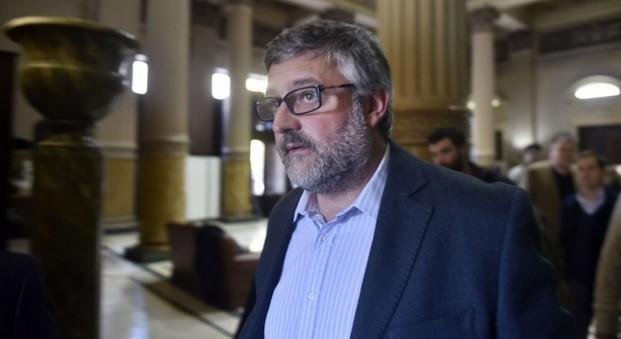 Villegas defendió el decreto que congeló pases a planta permanente