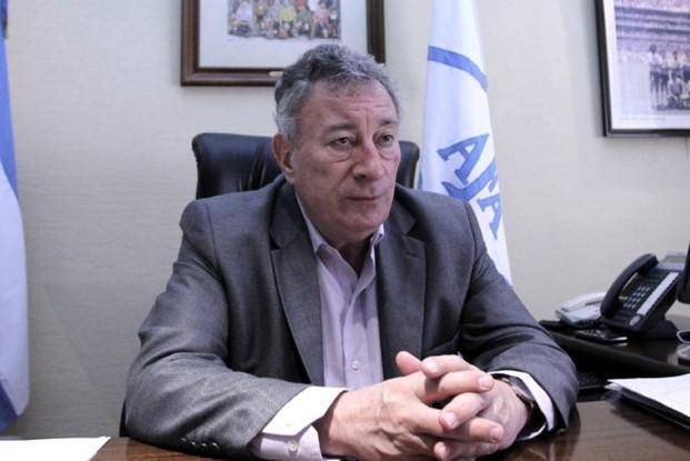 En la AFA sigue gobernando el desorden: sin orden del día ni pilas para el micrófono