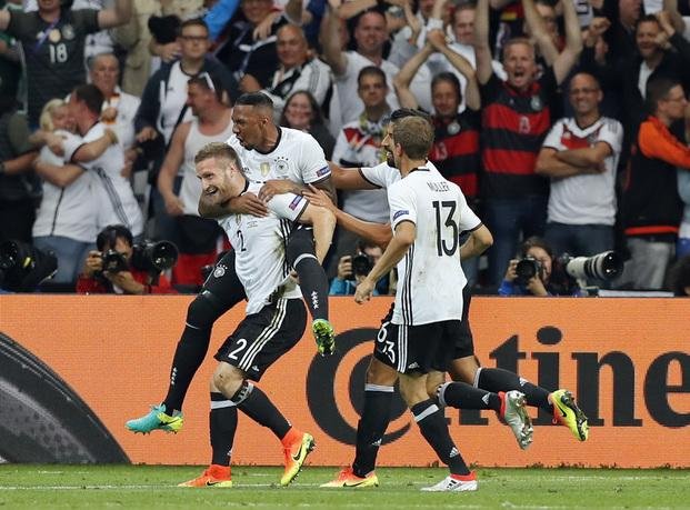 Alemania impuso su jerarquía en el debut frente a Ucrania