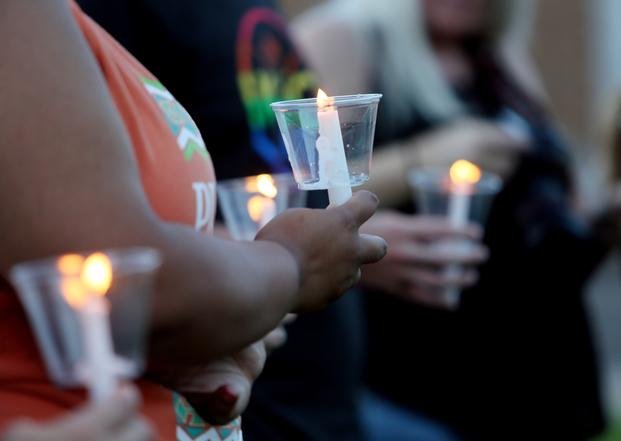 Continúa la conmoción en Orlando tras la masacre en un boliche