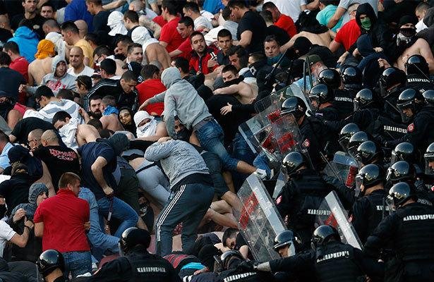 Dos años de prisión a dos hinchas por los disturbios en Marsella