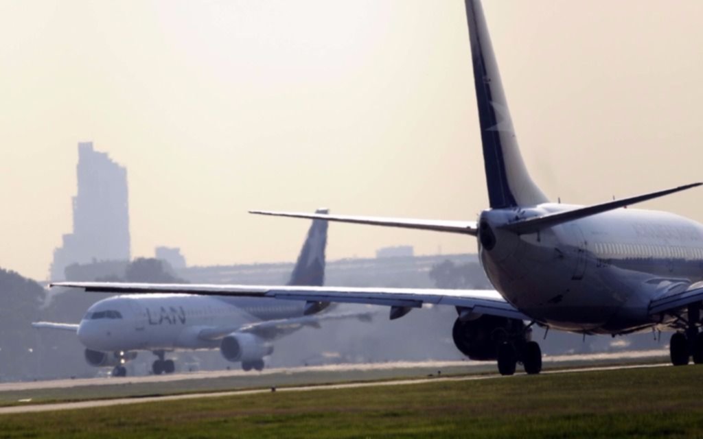 Aeroparque reabrió, pero hay demoras por la niebla