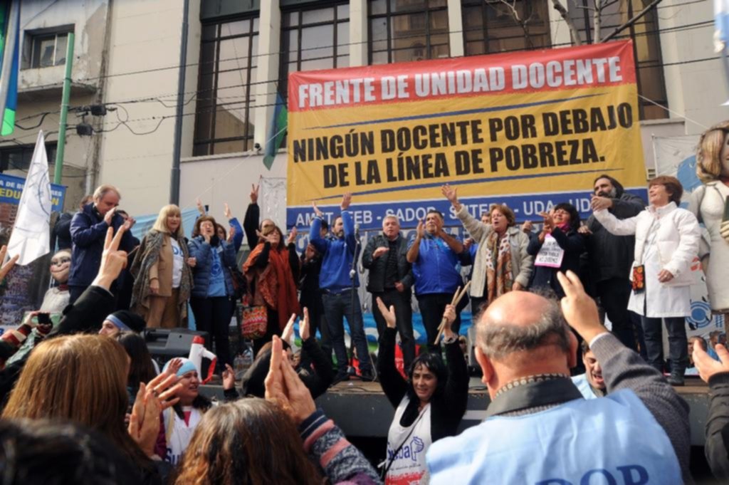 Docentes advierten que no empezarían las clases después del receso invernal