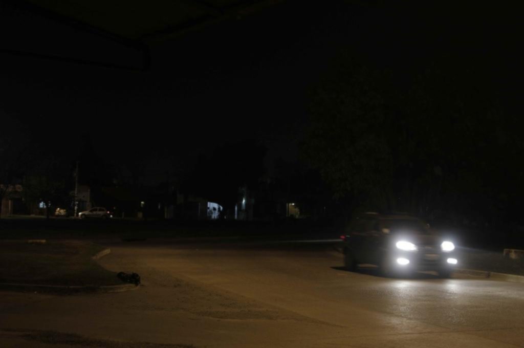 Desmontaron las luminarias y en Circunvalación se ve poco y nada