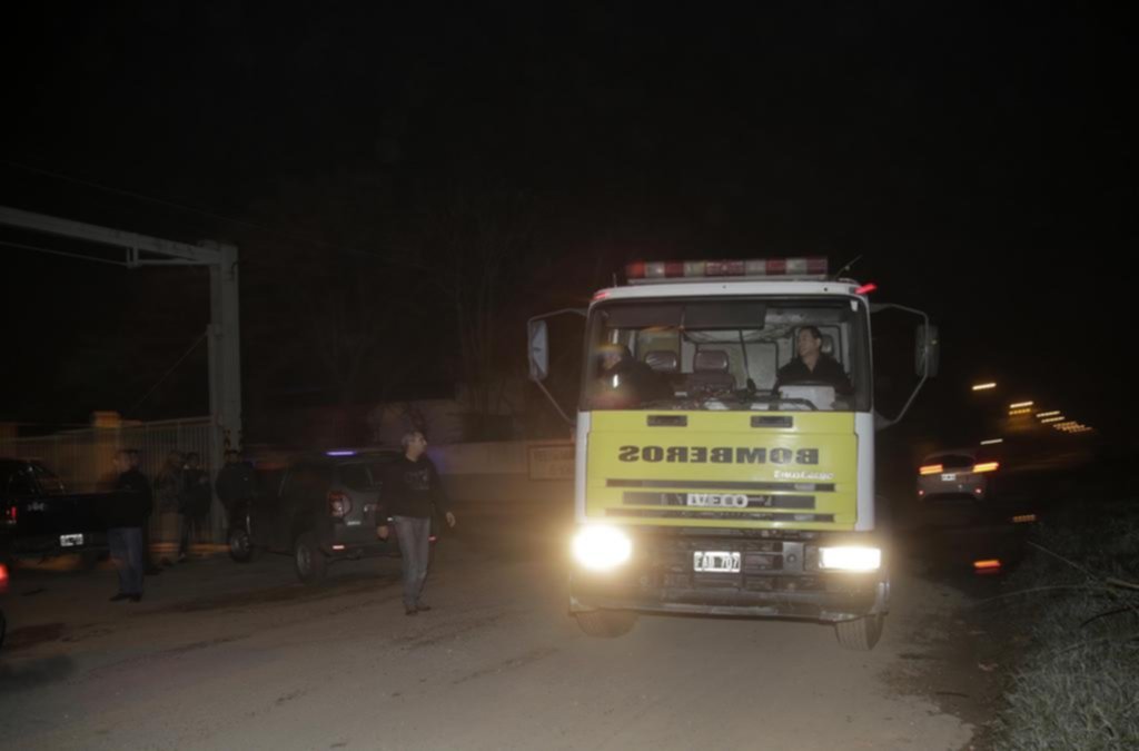 Fuego y tensión en un depósito de la empresa Rápido Argentino