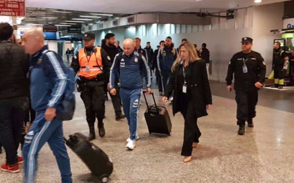 Sampaoli y seis jugadores viajaron rumbo a Australia