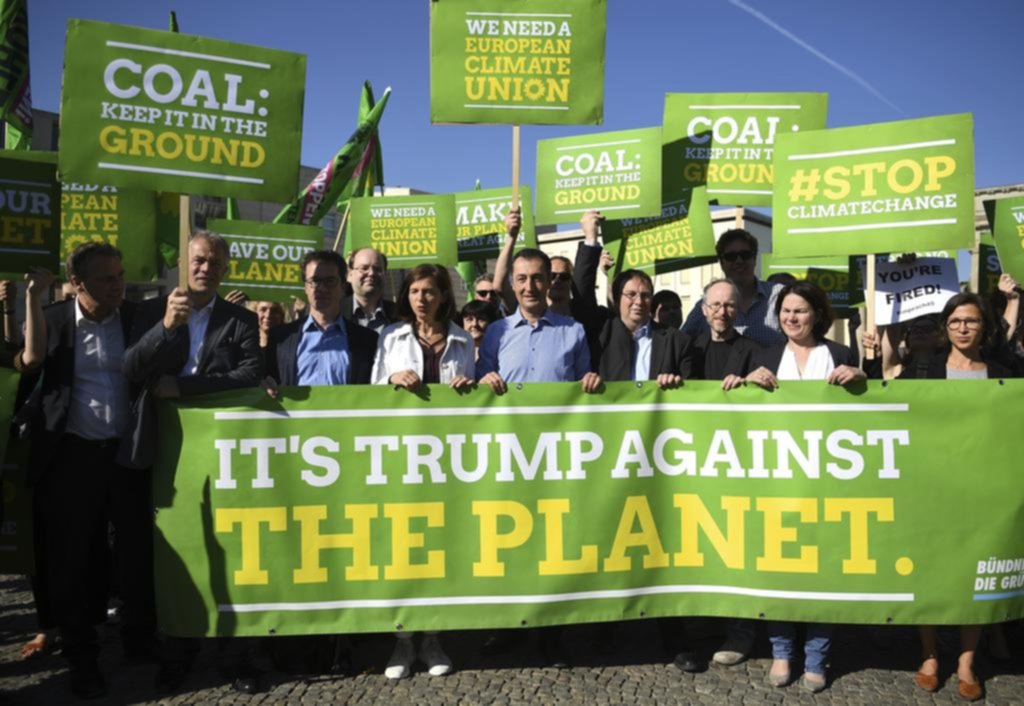 Trump se queda solo tras su rechazo al acuerdo sobre clima
