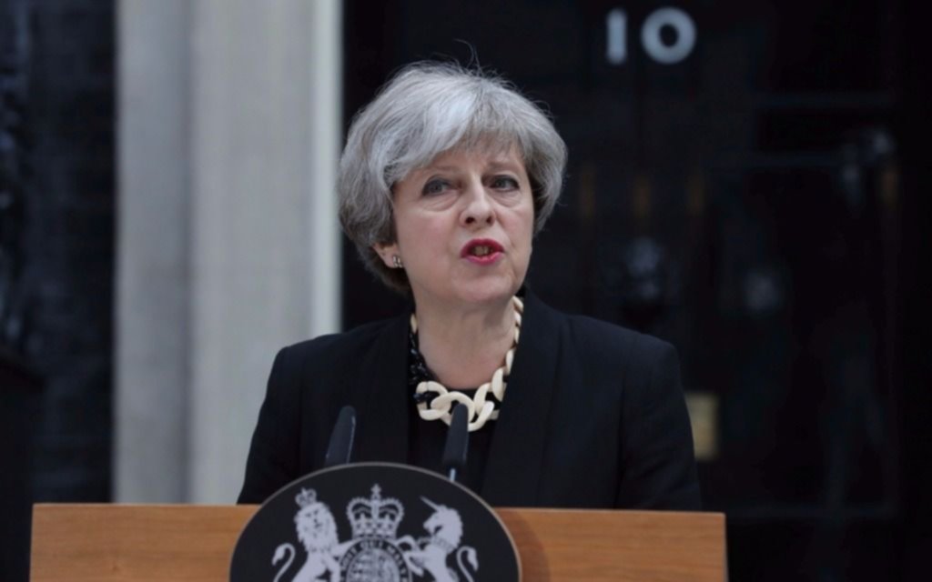 May: "Estamos horrorizados, los atentados fueron brutales"