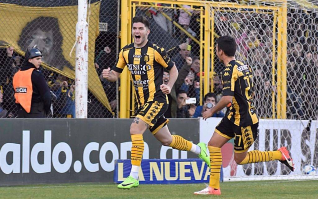 Olimpo lo dio vuelta ante Huracán